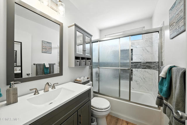 241 Cottonwood Lane, Fillmore CA: https://media.crmls.org/mediaz/2e97f629-b6a3-4396-a2f3-3d69bd7a0cd2.jpg