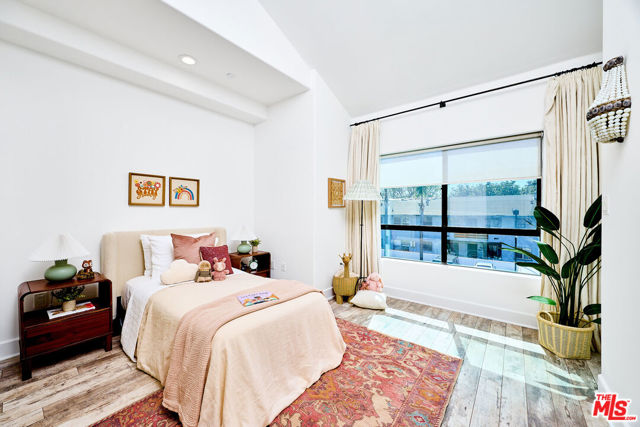 2121 Virginia Avenue, Santa Monica CA: https://media.crmls.org/mediaz/2e987b86-2be6-462f-9666-94da7f8ce363.jpg