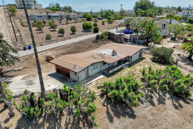 Detail Gallery Image 8 of 23 For 2345 Mira Sol Dr, Vista,  CA 92084 - 2 Beds | 2 Baths
