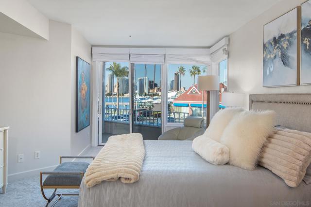 1133 1st St, Coronado CA: https://media.crmls.org/mediaz/2e98a9bb-fd88-40b3-b554-daf96aeb0e04.jpg