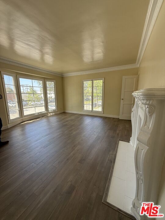 4196 5th Avenue, Los Angeles CA: https://media.crmls.org/mediaz/2e98df2d-bf38-40be-9fa4-4bfafed8d9ae.jpg