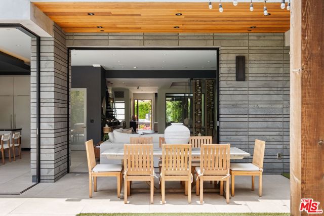 816 N Stanley Avenue, Los Angeles CA: https://media.crmls.org/mediaz/2e9916ad-6cc8-4983-a9e0-97f571ef7308.jpg