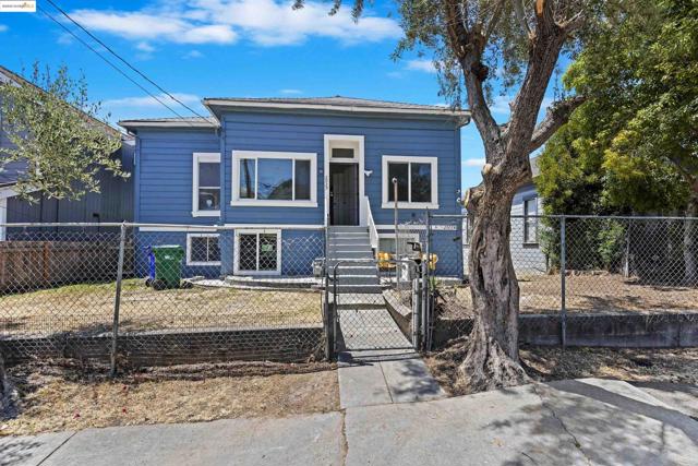 2029 E 22nd St, Oakland CA: https://media.crmls.org/mediaz/2e993ee7-cc08-4be5-b87c-72ad89898966.jpg