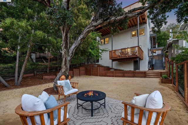 1129 WELLINGTON STREET, Oakland CA: https://media.crmls.org/mediaz/2e997d85-8ae2-4e16-86b3-68a342e8a40f.jpg