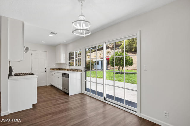 539 American Oaks Avenue, Newbury Park CA: https://media.crmls.org/mediaz/2e9981f0-fcf8-4b25-9b54-cedafa97fe66.jpg