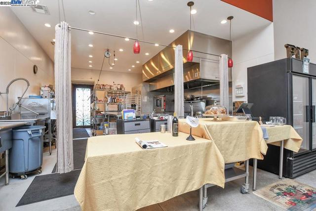8091 Balfour Rd, Brentwood CA: https://media.crmls.org/mediaz/2e9a0df6-4ca2-4b85-9ec2-ab7710c71b13.jpg