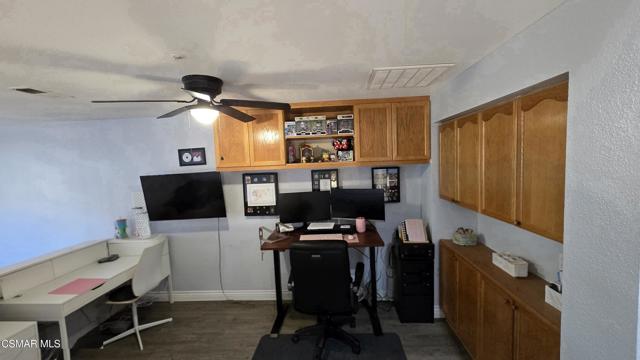 1212 Nautical Way, Oxnard CA: https://media.crmls.org/mediaz/2e9a161a-6ac4-452d-86d7-cada157ff9a2.jpg