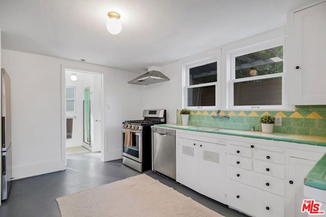 1631 Champlain Terrace, Los Angeles CA: https://media.crmls.org/mediaz/2e9a7ba4-8078-4a6f-8747-353816847ed7.jpg