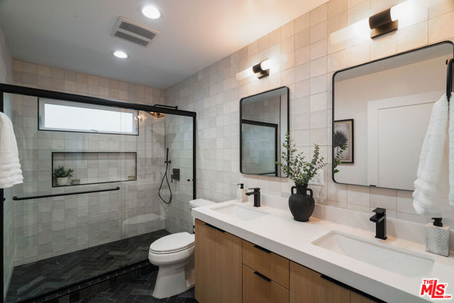 3326 La Clede Avenue, Los Angeles CA: https://media.crmls.org/mediaz/2e9a8926-8e86-4235-9986-445c4631da06.jpg