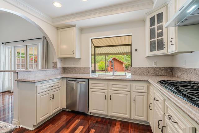2152 Coalfax Court, Thousand Oaks CA: https://media.crmls.org/mediaz/2e9c7409-1b0d-4eeb-af7d-b887f0f9fd8e.jpg