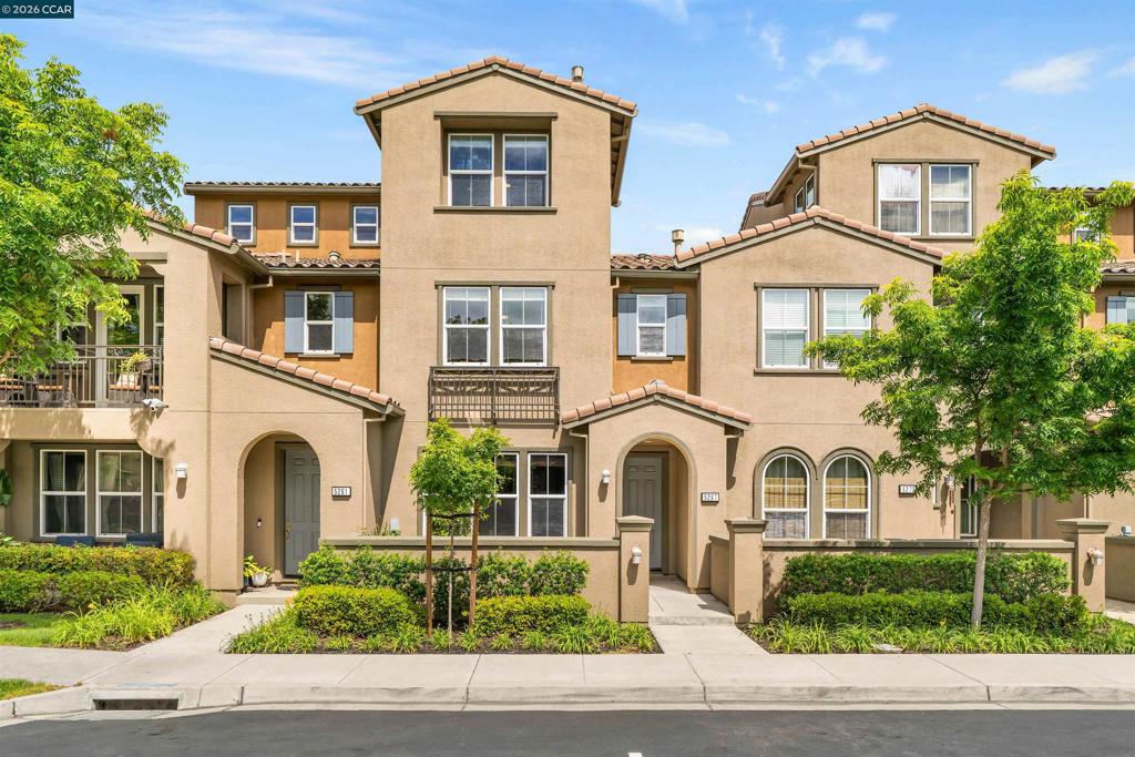 5267 Fioli Loop
