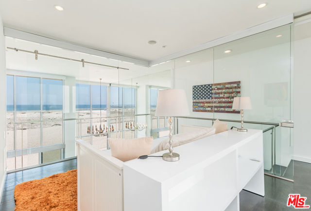 5205 Ocean Front Walk, Marina del Rey CA: https://media.crmls.org/mediaz/2e9ca1f6-b658-4fd8-b30a-f944d8b5e8c2.jpg