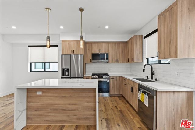 3973 S Budlong Avenue, Los Angeles CA: https://media.crmls.org/mediaz/2e9cd271-099f-4242-a631-b6879392fd9d.jpg