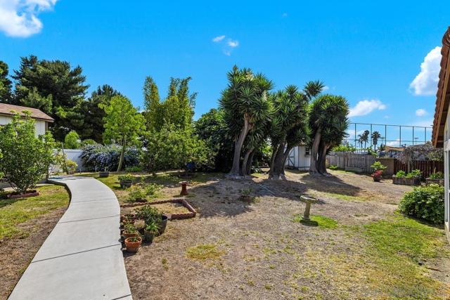 1387 Don Carlos Ct, Chula Vista CA: https://media.crmls.org/mediaz/2e9ce52e-3349-41dc-ad98-8858b81394c3.jpg