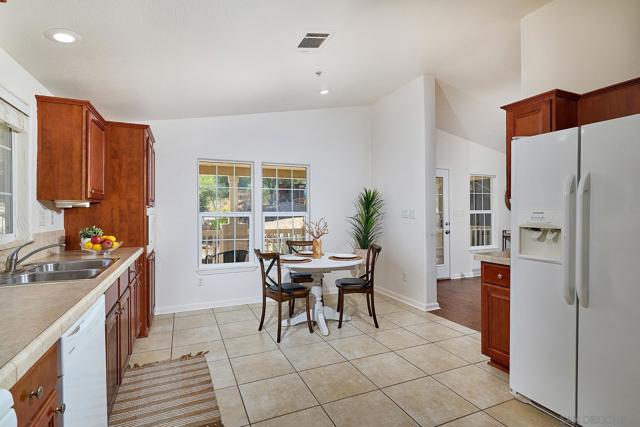 14625 Mussey Grade Rd, Ramona CA: https://media.crmls.org/mediaz/2e9cef80-a59d-4e1b-9950-48f811536295.jpg