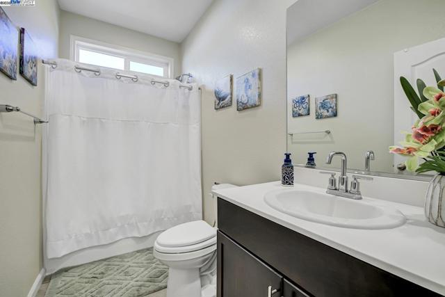 4014 Kenwood Cir, Oakley CA: https://media.crmls.org/mediaz/2e9db24a-9aab-405a-9b5d-4fd462e25d30.jpg