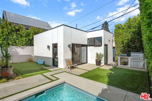 1102 Amoroso Place, Venice CA: https://media.crmls.org/mediaz/2e9dc365-675e-4d9e-853d-42aa1777e665.jpg