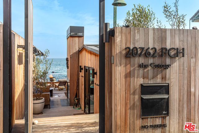 20762 Pacific Coast Highway, Malibu CA: https://media.crmls.org/mediaz/2e9e0acf-0b9b-4ccc-8da2-9f0ece0cfc2b.jpg
