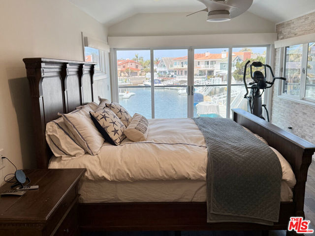 2031 Peninsula Road, Oxnard CA: https://media.crmls.org/mediaz/2e9e3268-cb15-4bd6-af2d-7bd912023bae.jpg