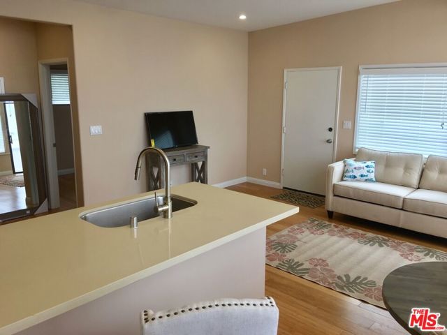 25164 Malibu Road, Malibu CA: https://media.crmls.org/mediaz/2e9e5d56-36d2-4b3f-83ee-e42016a8c3bd.jpg