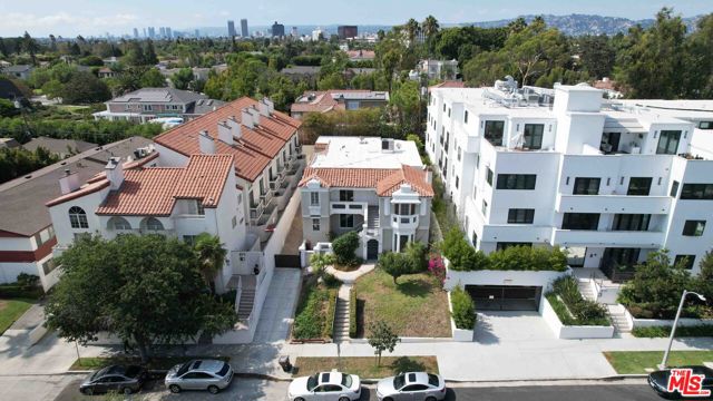 865 S Lucerne Boulevard, Los Angeles CA: https://media.crmls.org/mediaz/2e9e602b-46fe-4054-9619-31da8df2650c.jpg