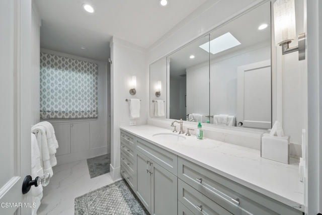 1464 Hidden Valley Road, Thousand Oaks CA: https://media.crmls.org/mediaz/2e9ec08b-3d02-4bc3-9cb1-3e0c85680657.jpg