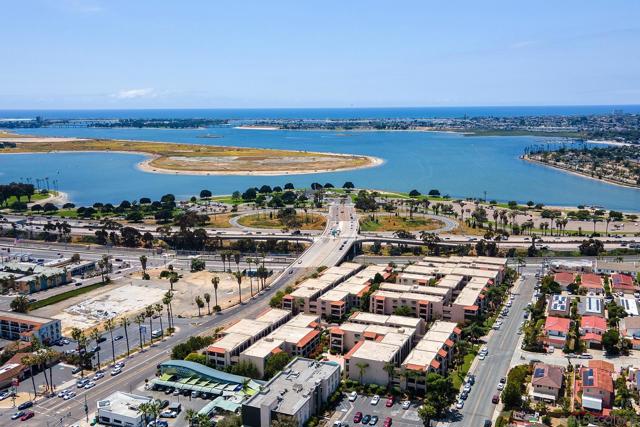 2510 Clairemont Dr, San Diego CA: https://media.crmls.org/mediaz/2e9eddae-ae65-4bd0-96c2-459a047308e9.jpg