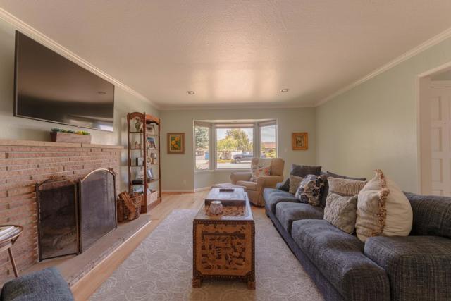 1152 Los Palos Drive, Salinas CA: https://media.crmls.org/mediaz/2e9f7d71-beac-4511-be19-5103fc864bd7.jpg