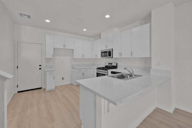 28203 Verdant Ct, Valley Center CA: https://media.crmls.org/mediaz/2e9fcc50-7bf5-4e43-acb0-5bf15cca1c47.jpg