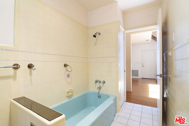 3580 Mountain View Avenue, Los Angeles CA: https://media.crmls.org/mediaz/2ea0aa1d-e169-418f-a601-e8b4d3d0ac9f.jpg