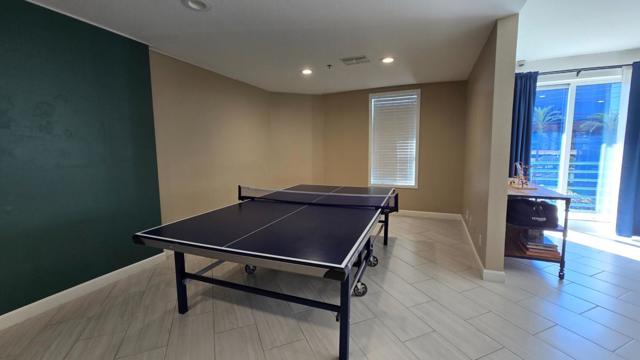 6400 Christie Avenue, Emeryville CA: https://media.crmls.org/mediaz/2ea0b87c-6de4-4526-8201-dc8ef0dc3d6e.jpg