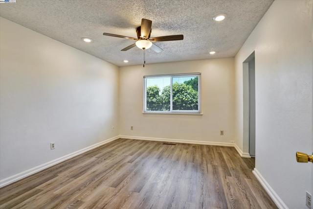 3432 Barmouth Dr, Antioch CA: https://media.crmls.org/mediaz/2ea16e46-7d15-499e-b46b-50694019a977.jpg