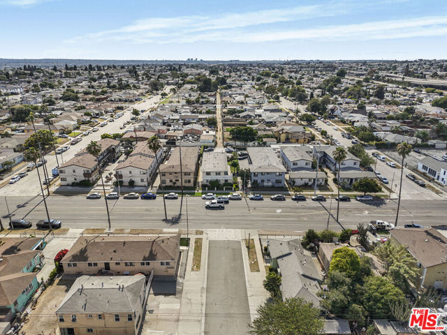 447 W 118th Place, Los Angeles CA: https://media.crmls.org/mediaz/2ea1c4b3-f287-4d70-8b41-41d04ea02bf8.jpg