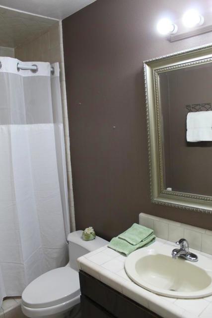 1025 Fillippelli Drive, Gilroy CA: https://media.crmls.org/mediaz/2ea1d5d3-9c77-4a19-be67-7ab8f3c65eba.jpg