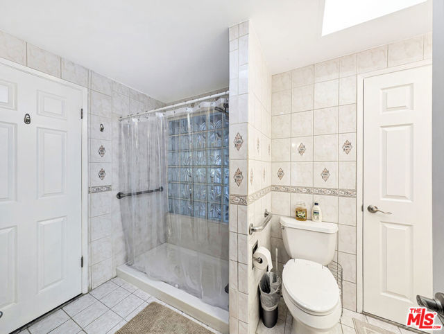 3308 Sparr Boulevard, Glendale CA: https://media.crmls.org/mediaz/2ea1ff45-8575-4ad1-a4e2-99de9d8a8906.jpg