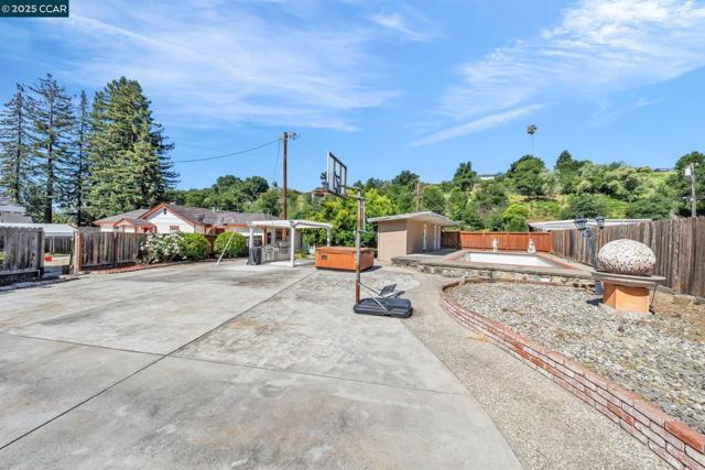 18127 Madison Ave, Castro Valley CA: https://media.crmls.org/mediaz/2ea278fe-545c-44a1-8dfb-b75e81c4d822.jpg