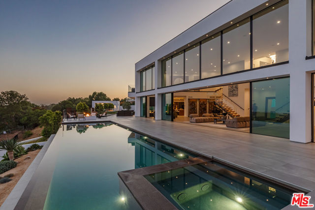 6156 Zumirez Drive, Malibu CA: https://media.crmls.org/mediaz/2ea29ab2-18a2-4edf-9301-571aeeb943b6.jpg