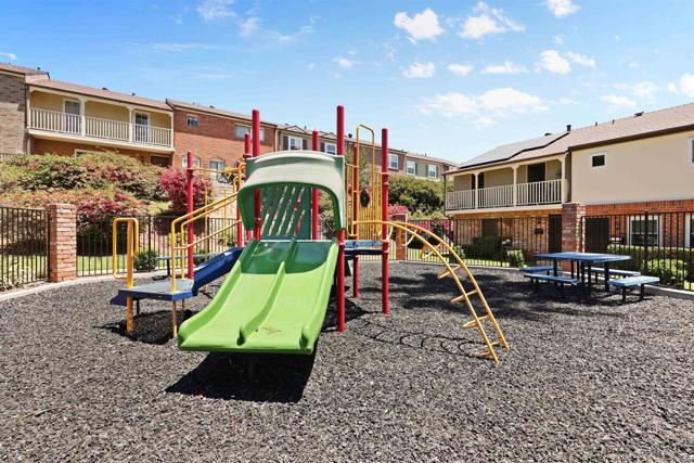 Detail Gallery Image 35 of 42 For 11935 Royal Rd #E,  El Cajon,  CA 92021 - 3 Beds | 1/2 Baths