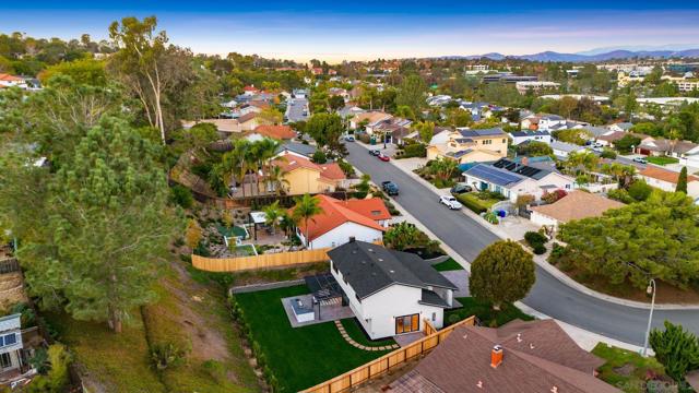 13334 Barbados Way, Del Mar CA: https://media.crmls.org/mediaz/2ea5d25e-d618-4064-a3d1-b21dd8d0c9ef.jpg