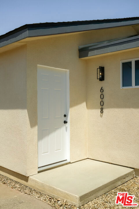 6006 2nd Avenue, Los Angeles CA: https://media.crmls.org/mediaz/2ea5f18a-7fee-4e9a-89a0-9dbcca8ca2cc.jpg