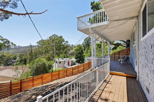 1218 Lattie Ln, Mill Valley CA: https://media.crmls.org/mediaz/2ea621b5-6287-48b5-9b9a-e9c5a324437c.jpg