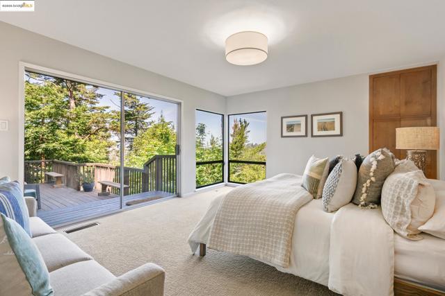 20 Ascot Ct, Oakland CA: https://media.crmls.org/mediaz/2ea66e04-0634-46f2-8901-9ed7e173a927.jpg