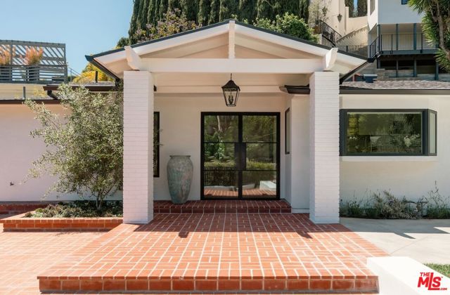 8819 Evanview Drive, Los Angeles CA: https://media.crmls.org/mediaz/2ea711a2-2b83-4817-9923-a72f41f73201.jpg