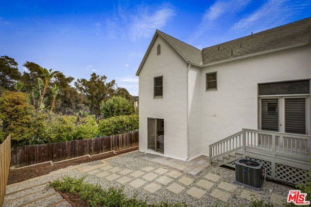 2316 Kenilworth Avenue, Los Angeles CA: https://media.crmls.org/mediaz/2ea71862-9fa2-453d-8e1b-96d91ce182b9.jpg