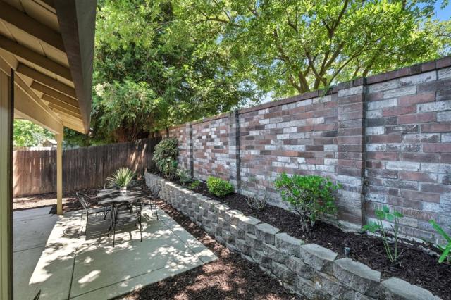 9345 Ivydale Circle, Elk Grove CA: https://media.crmls.org/mediaz/2ea71a8f-6292-4e6e-82d5-e5dcaef713a2.jpg