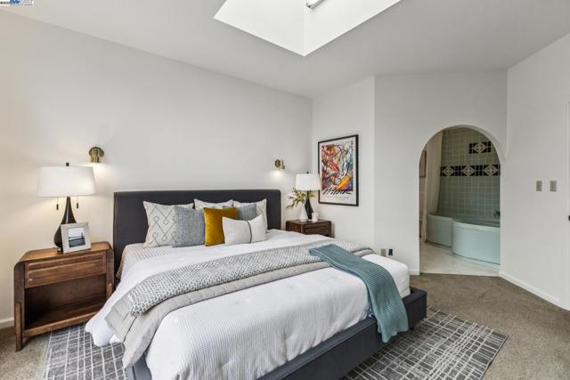 3215 Liberty Ave, Alameda CA: https://media.crmls.org/mediaz/2ea766b8-138d-4b62-971b-e99e9f0b6d64.jpg