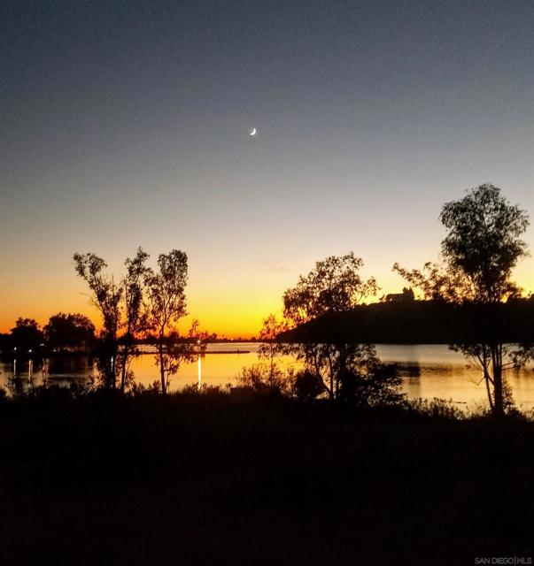 5637 Lake Murray Blvd, La Mesa CA: https://media.crmls.org/mediaz/2ea7ba61-8054-4628-a198-1ba30b5cf400.jpg