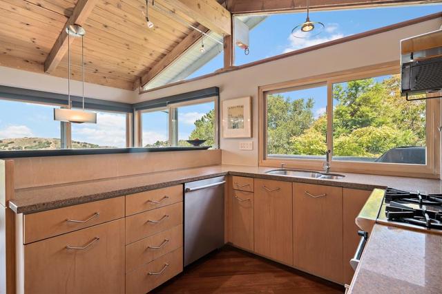 2618 Belmont Canyon Road, Belmont CA: https://media.crmls.org/mediaz/2ea7d8b1-4e68-4b12-a3a7-b5db5cc9f574.jpg