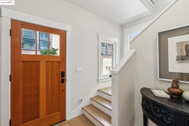 4428 Howe St, Oakland CA: https://media.crmls.org/mediaz/2ea8a09f-43f3-4851-a725-8835023d3c90.jpg