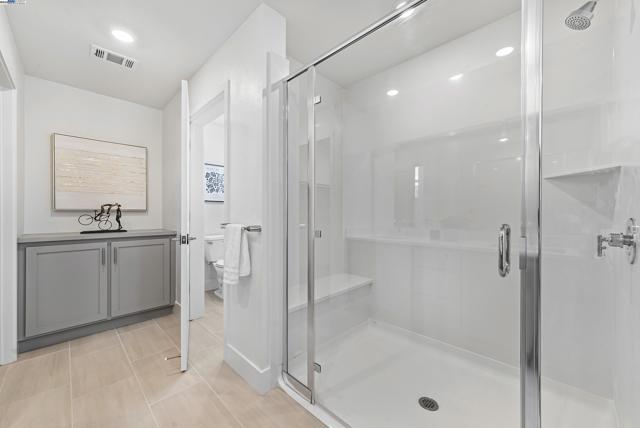 Image 20 of 45 For 44867 Grimmer Blvd  300